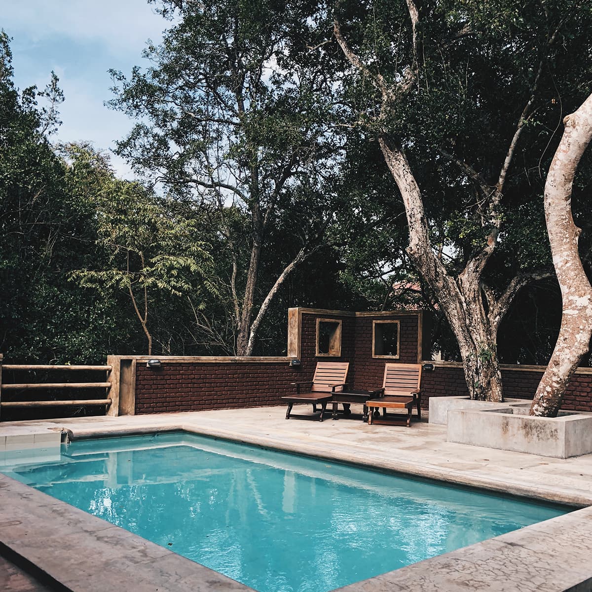 1-3 A house with a pool in Madrid