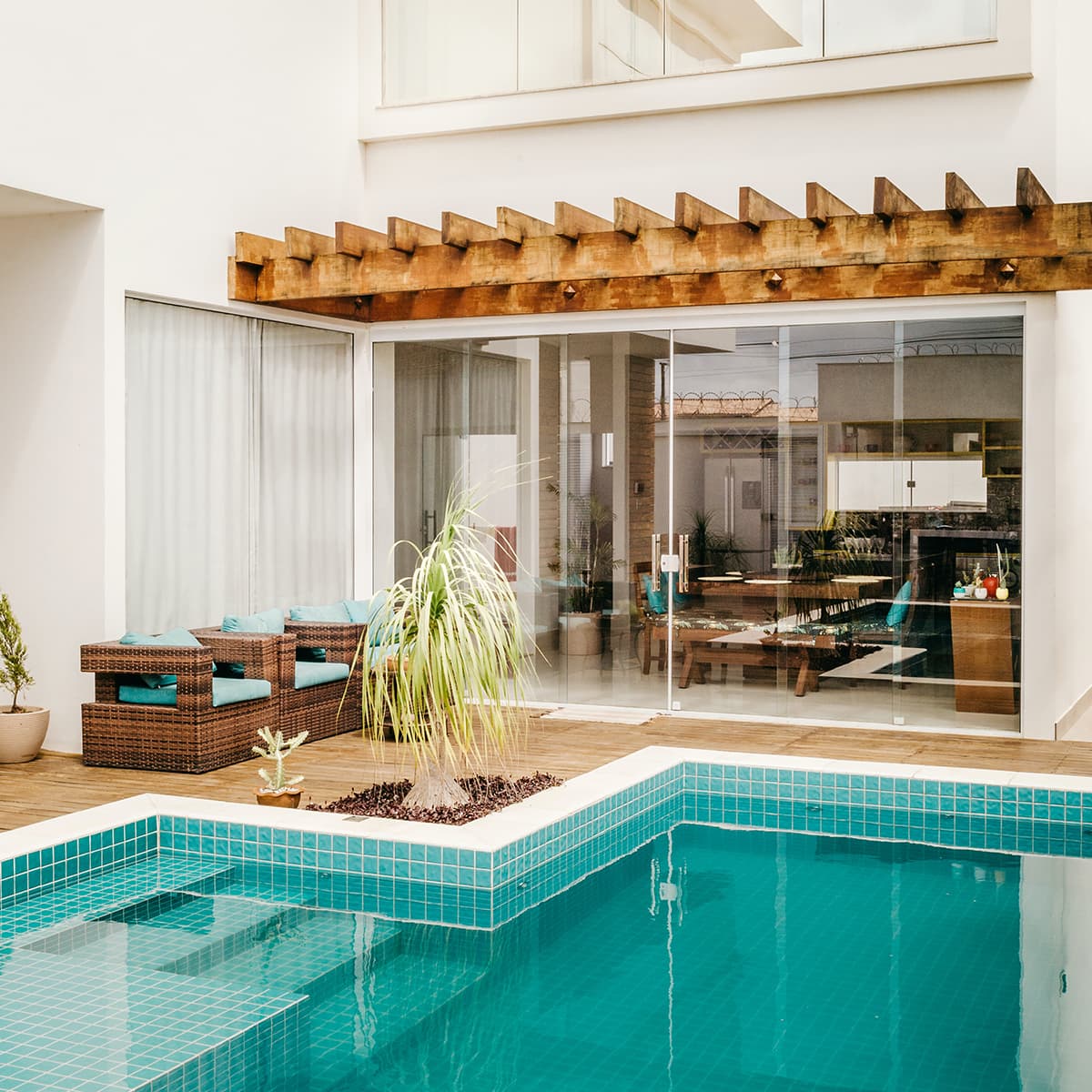 6 Beautiful villa in Madrid with a pool