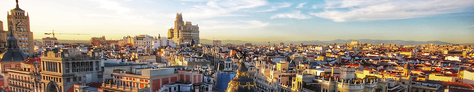 PAYSAGE View of the city of Madrid and the Almudena Cathedral