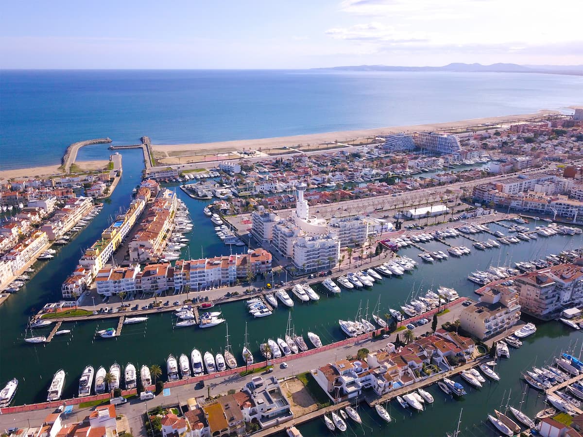 2 (1) Real Estate Agency in Empuriabrava