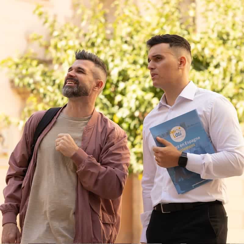 Property hunter with his client