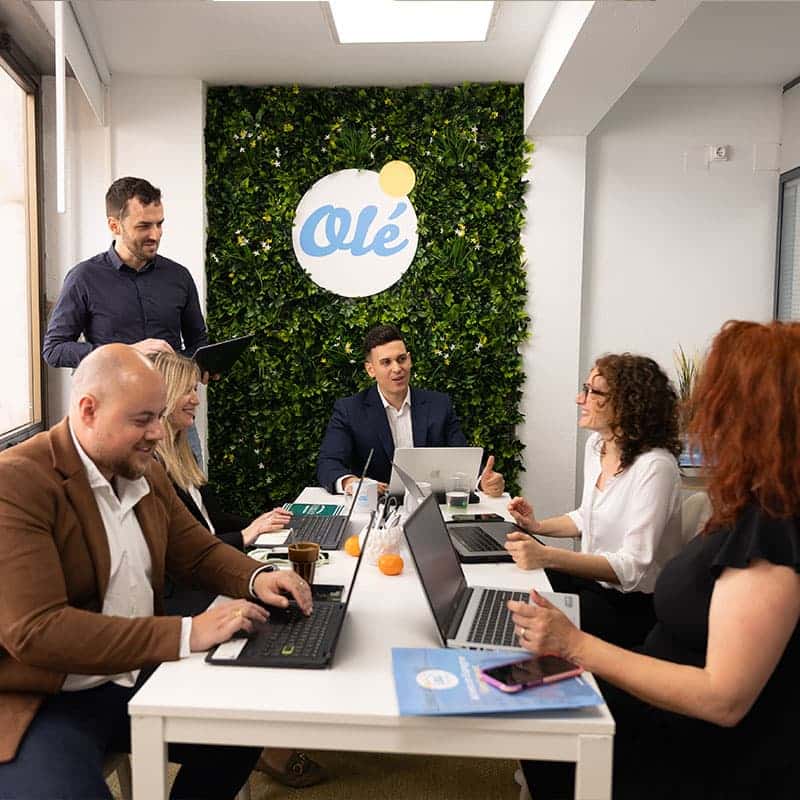 comment-nous-travaillons1-1 SpainEasy team meeting to coordinate property search and client support