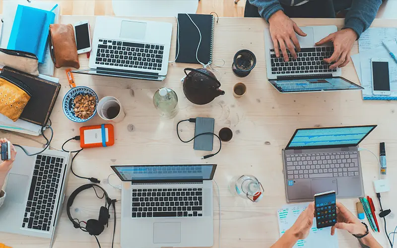 coworking-startup-espagne-ordinateurs