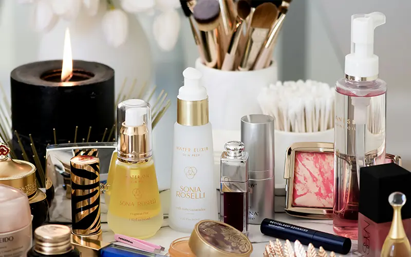 produits-cosmetiques Cosmetics and makeup products from major brands, illustrating Spain’s beauty and skincare industry
