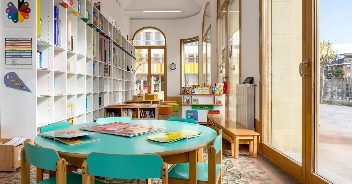 spanish-kindergarten-classroom Colorful kindergarten classroom in Spain with books and educational games, illustrating early education.