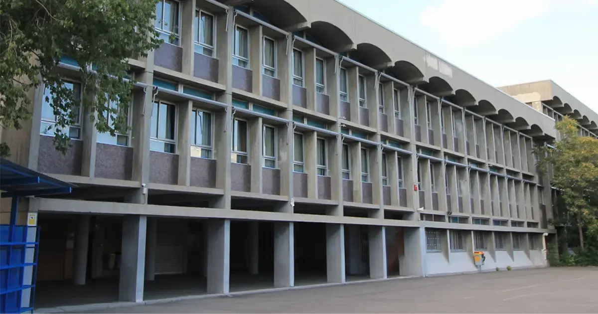 spanish-secondary-school-building Exterior of a secondary school building in Spain, symbolizing Spanish public education.