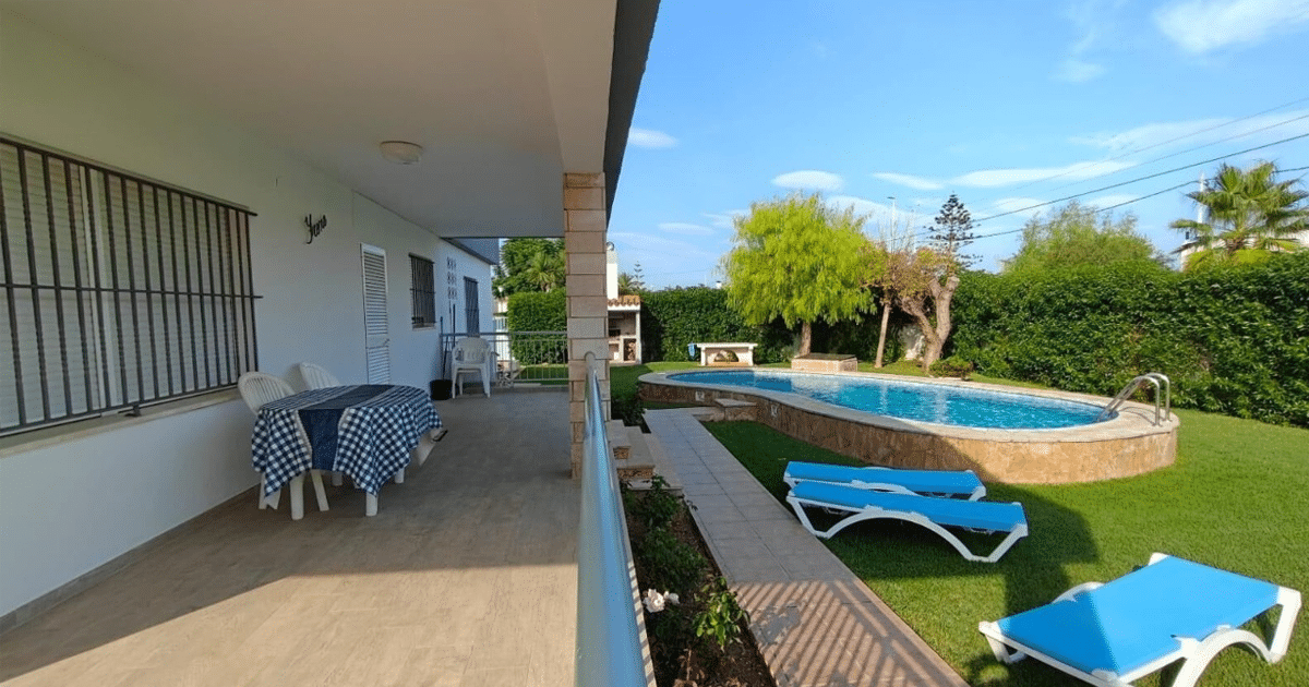House with a swimming pool in Vinaros