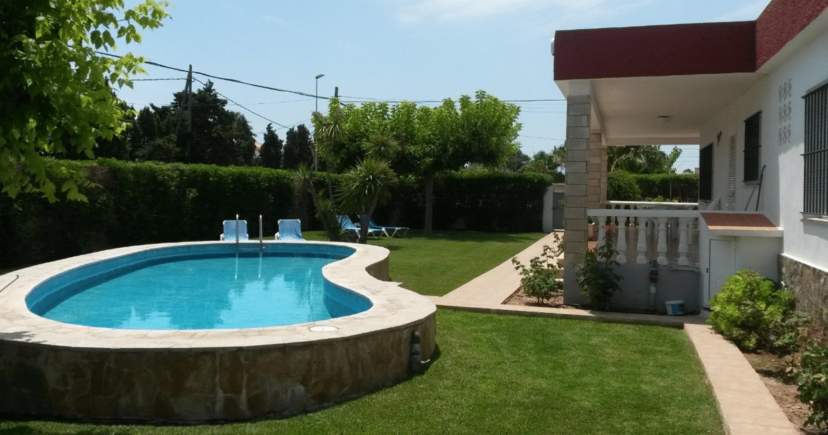 House with a swimming pool in Vinaros